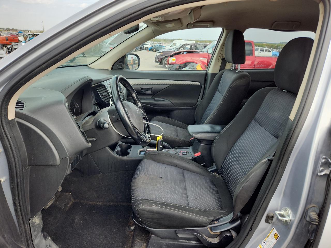 MITSUBISHI OUTLANDER SE