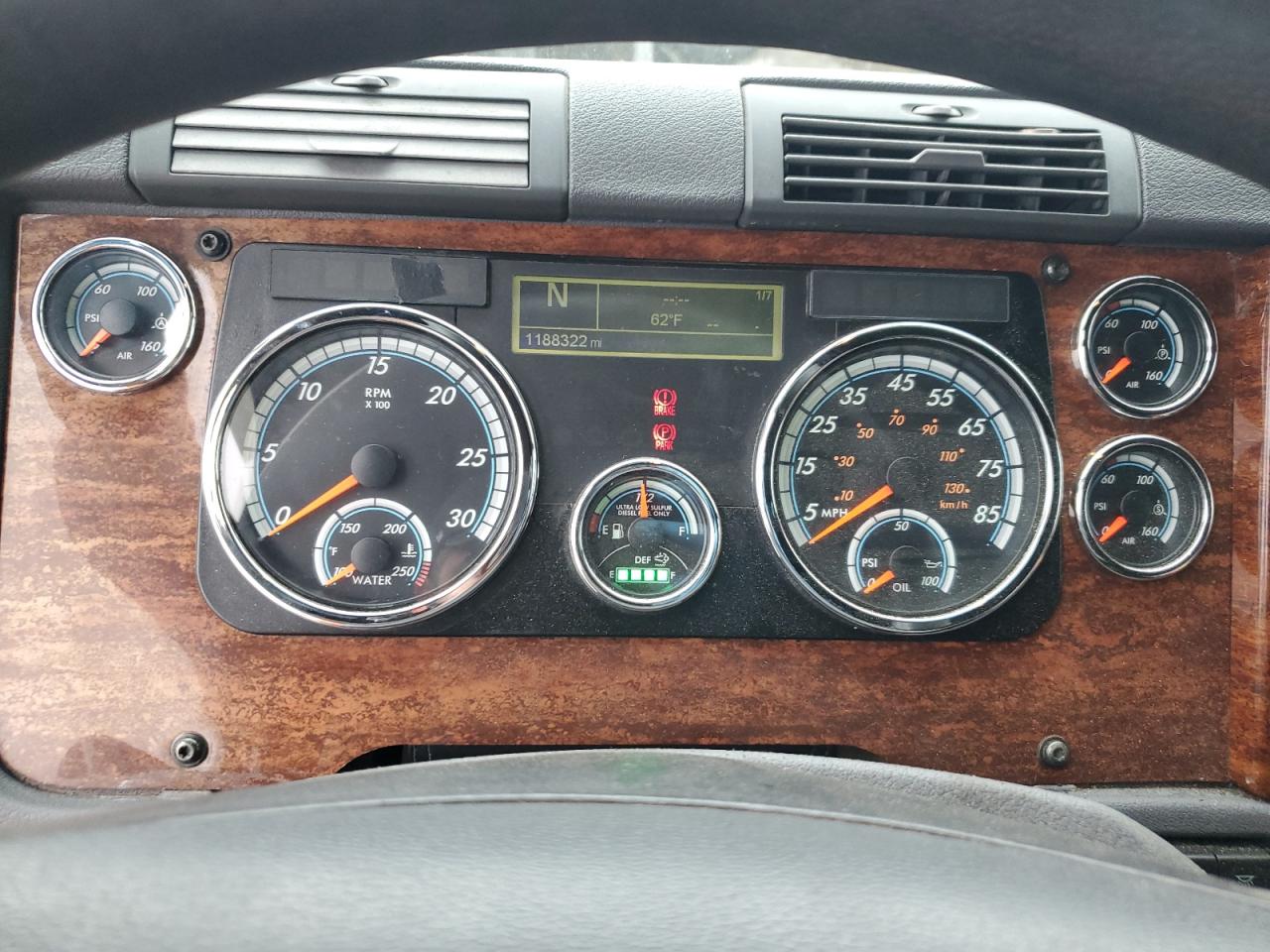 Lot #3278850081 2017 FREIGHTLINER CASCADIA 1