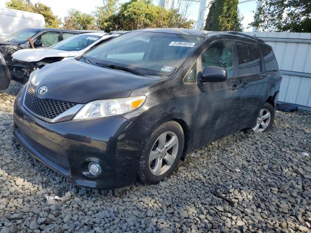 TOYOTA SIENNA LE