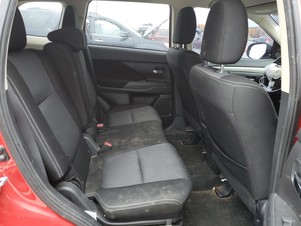 MITSUBISHI OUTLANDER SE