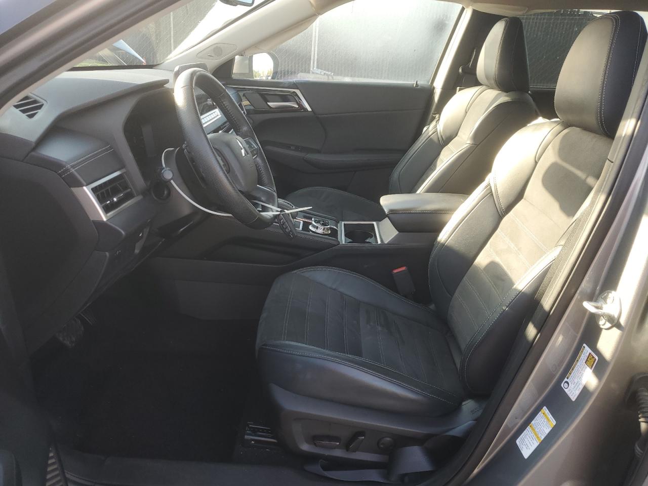 MITSUBISHI OUTLANDER SE