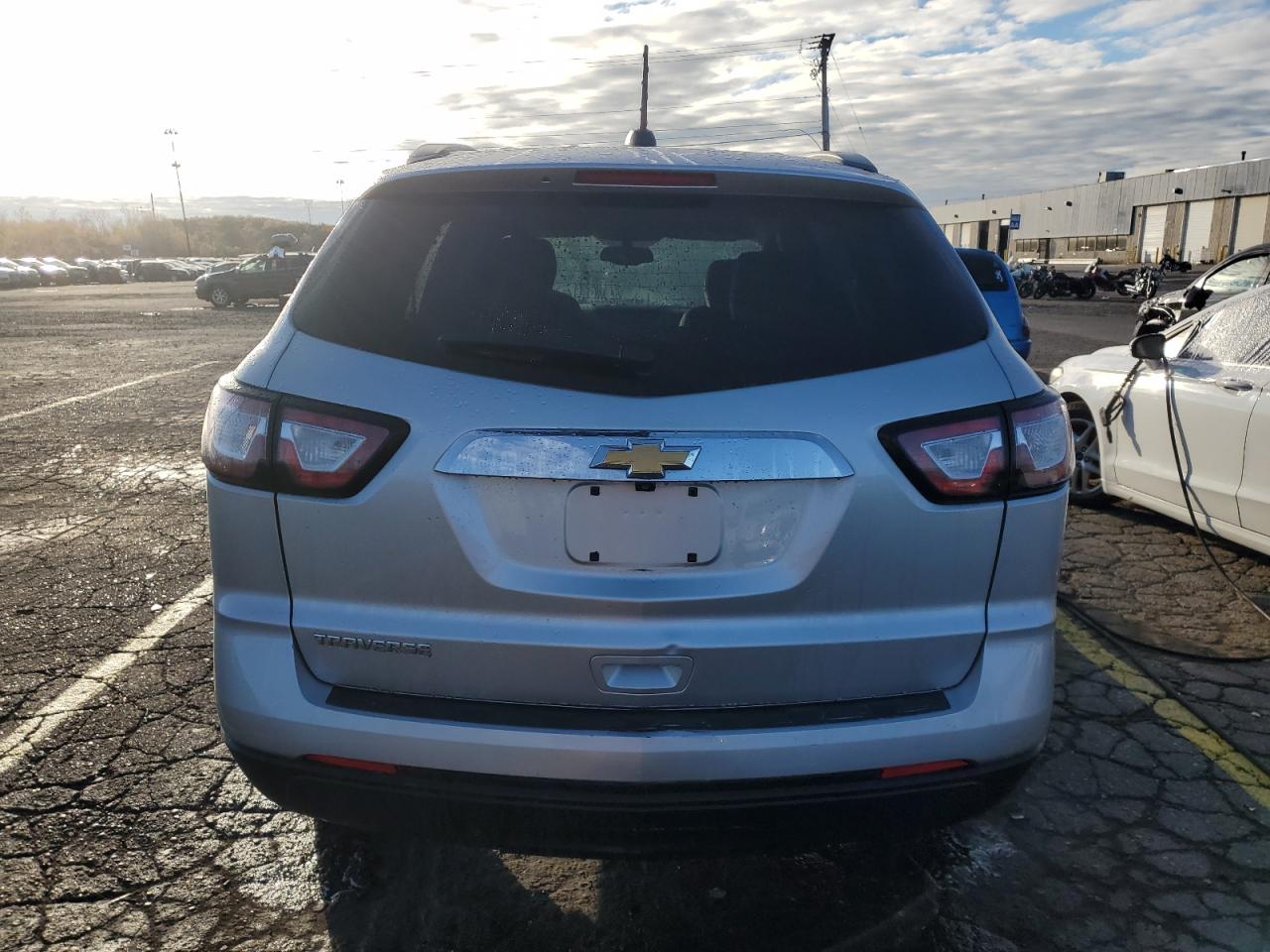 CHEVROLET TRAVERSE LS