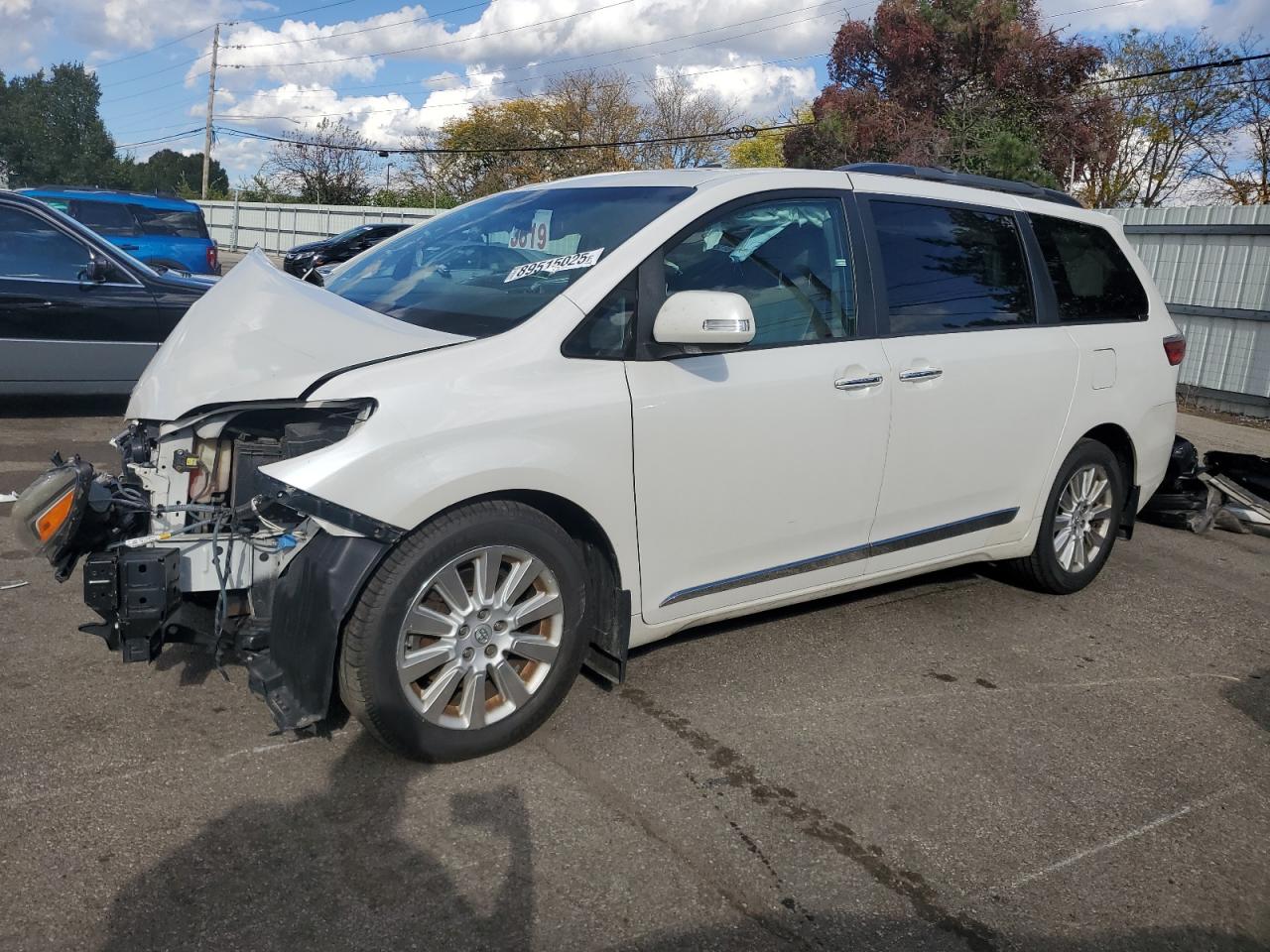 TOYOTA SIENNA XLE