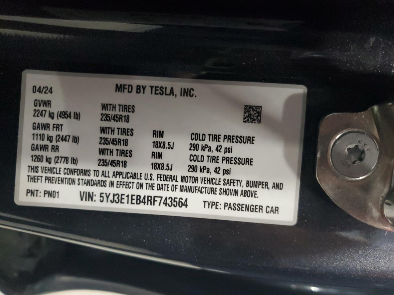 TESLA MODEL 3