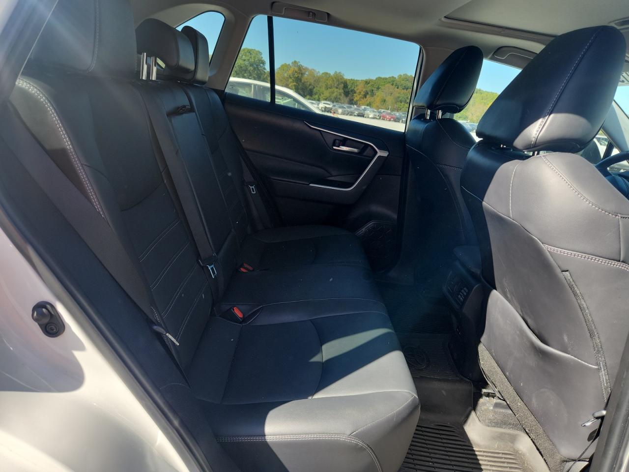 TOYOTA RAV4 XLE PREMIUM