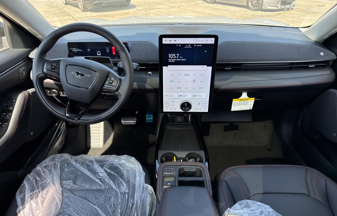 FORD MUSTANG PREMIUM