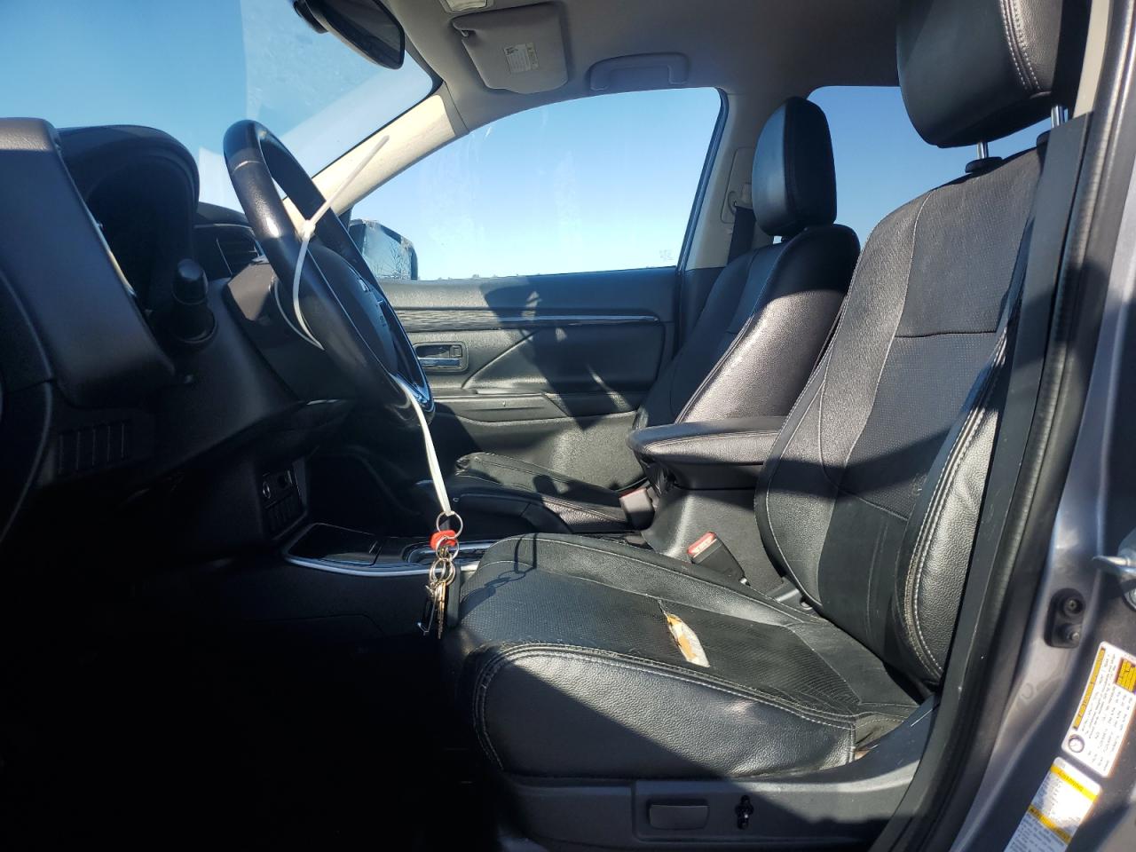 MITSUBISHI OUTLANDER SE