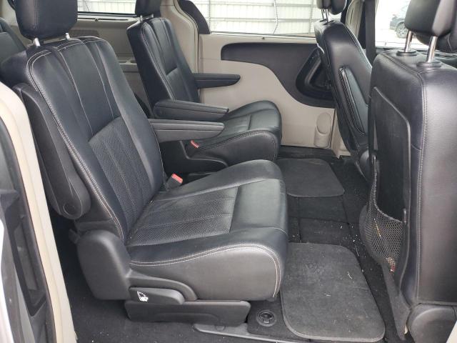 2014 CHRYSLER TOWN & COU - 2C4RC1CG4ER179945