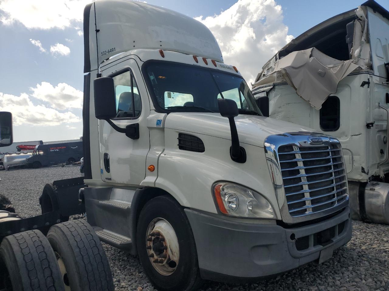 Lot #3265096934 2017 FREIGHTLINER CASCADIA 1