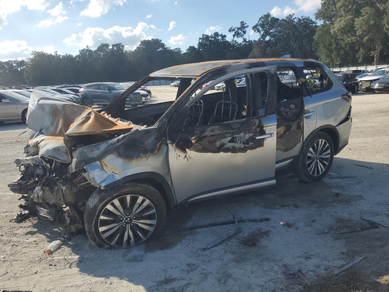 MITSUBISHI OUTLANDER ES