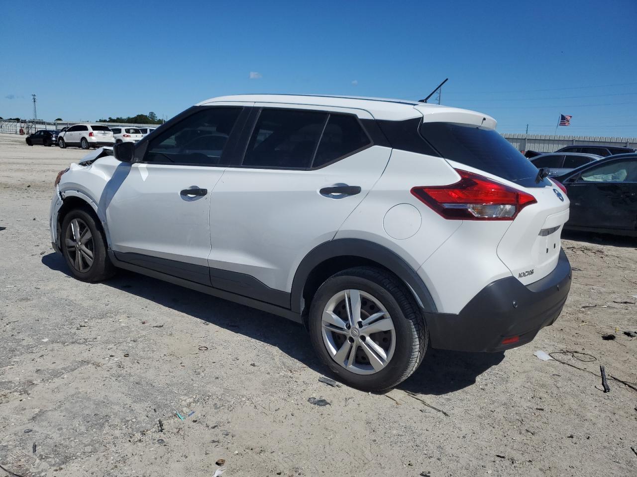 NISSAN KICKS S