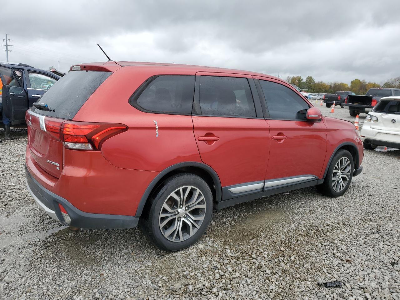 MITSUBISHI OUTLANDER SE