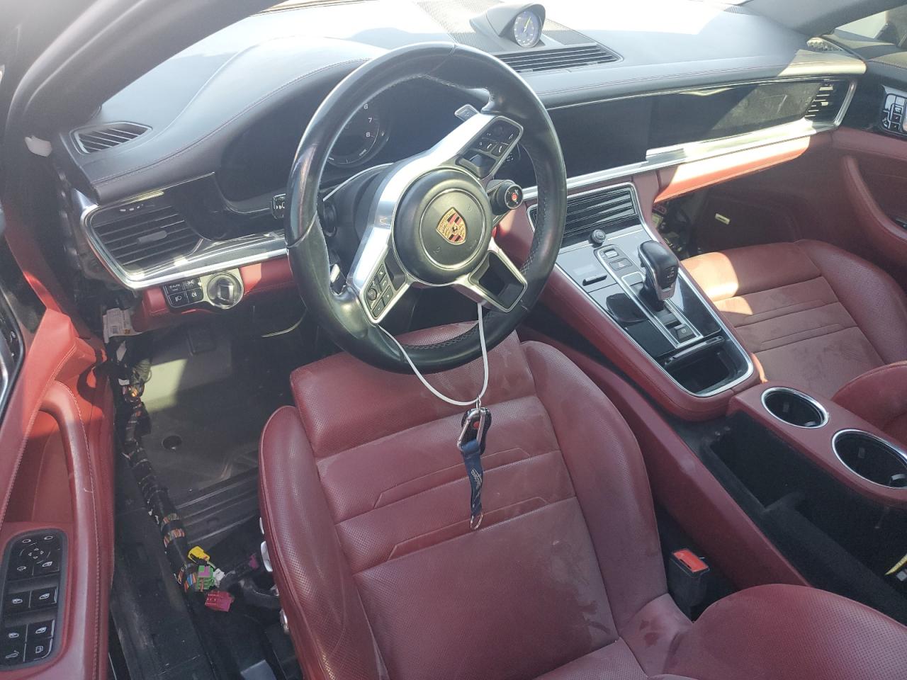 PORSCHE PANAMERA 4 E-HYBRID