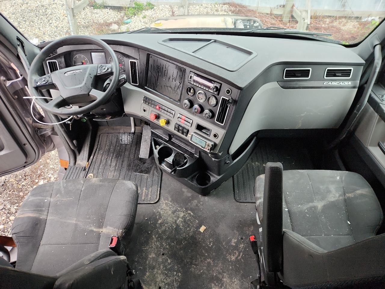 Lot #3301868981 2023 FREIGHTLINER CASCADIA 1