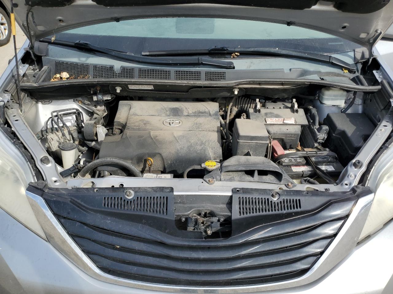 Lot #3262220116 2012 TOYOTA SIENNA LE