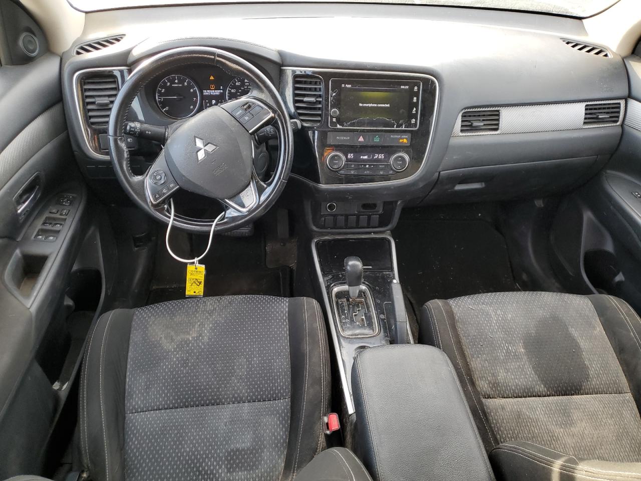 MITSUBISHI OUTLANDER SE