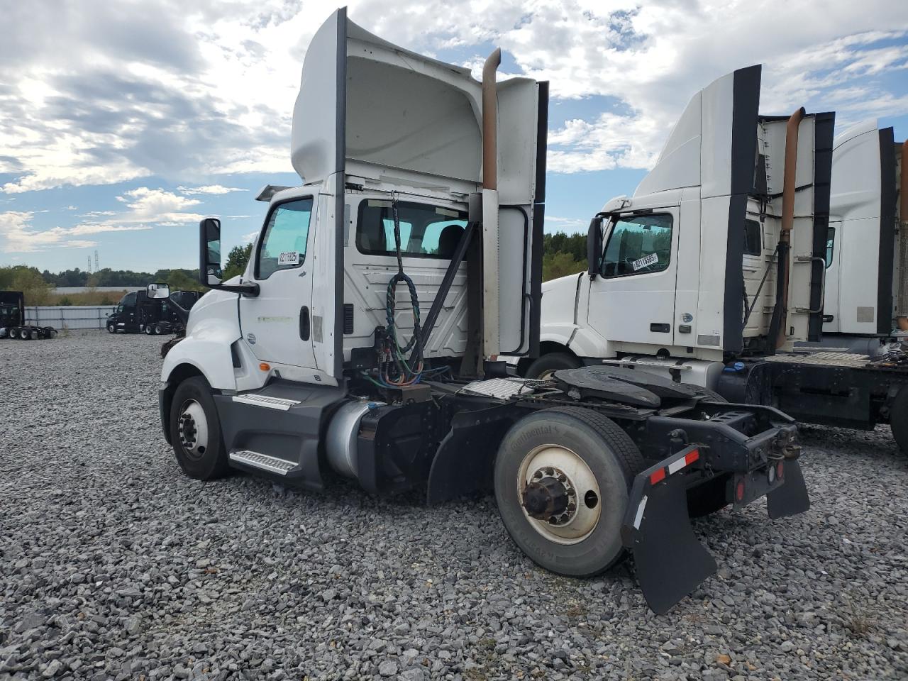 Lot #3279496261 2019 INTERNATIONAL LT625