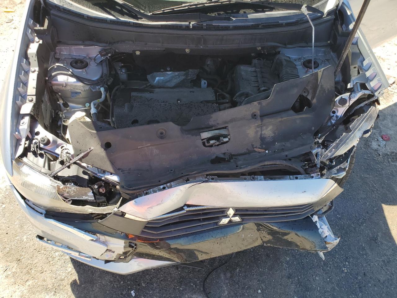 MITSUBISHI OUTLANDER ES