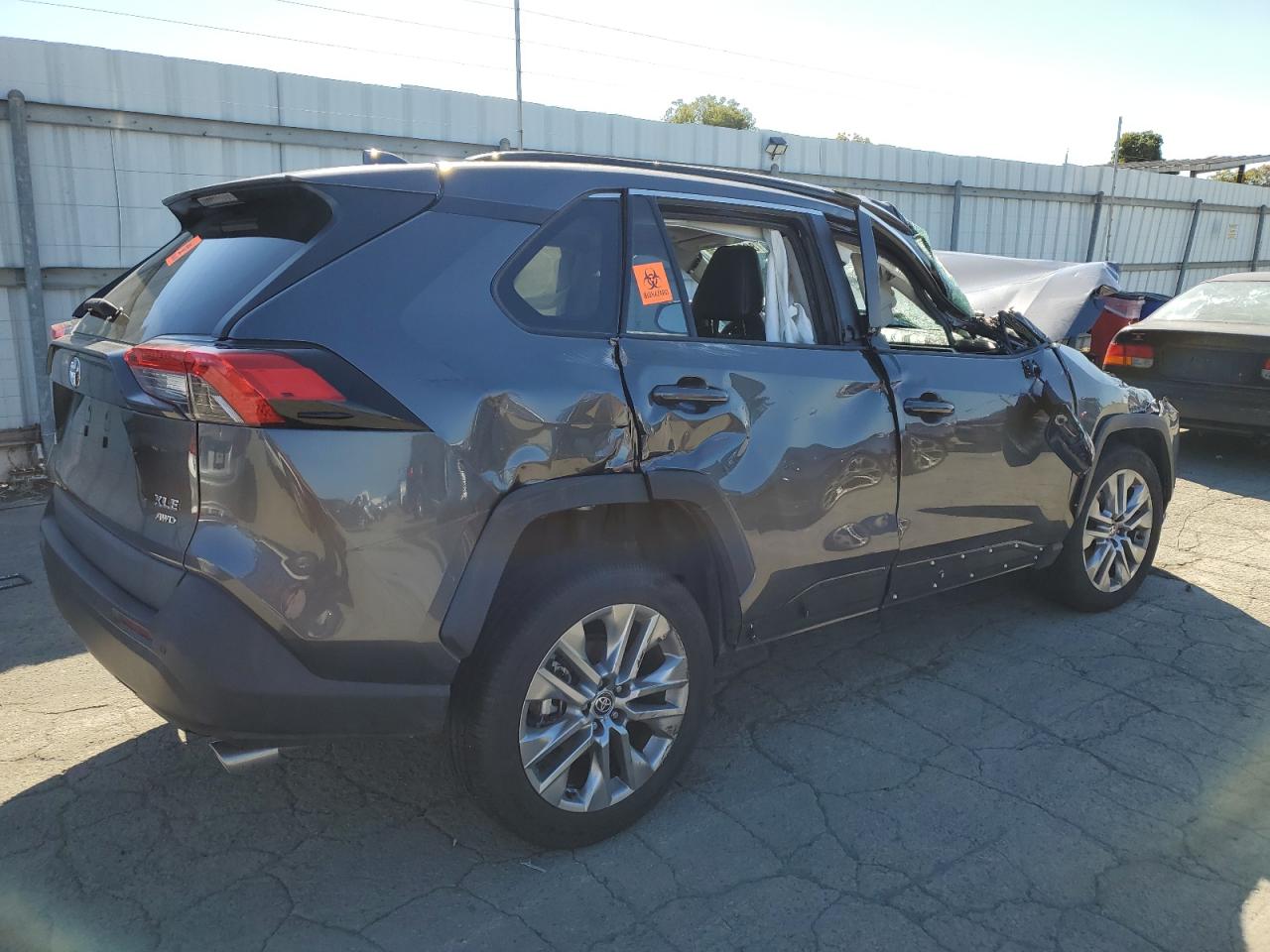 TOYOTA RAV4 XLE PREMIUM