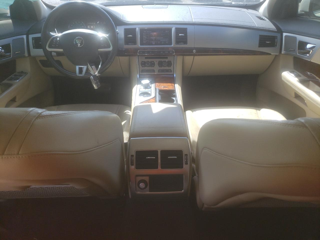 JAGUAR XF 2.0T PREMIUM