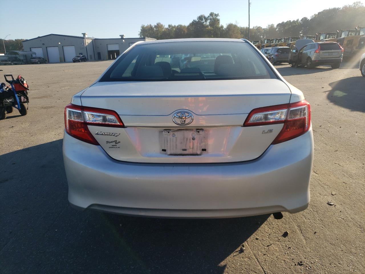 TOYOTA CAMRY BASE