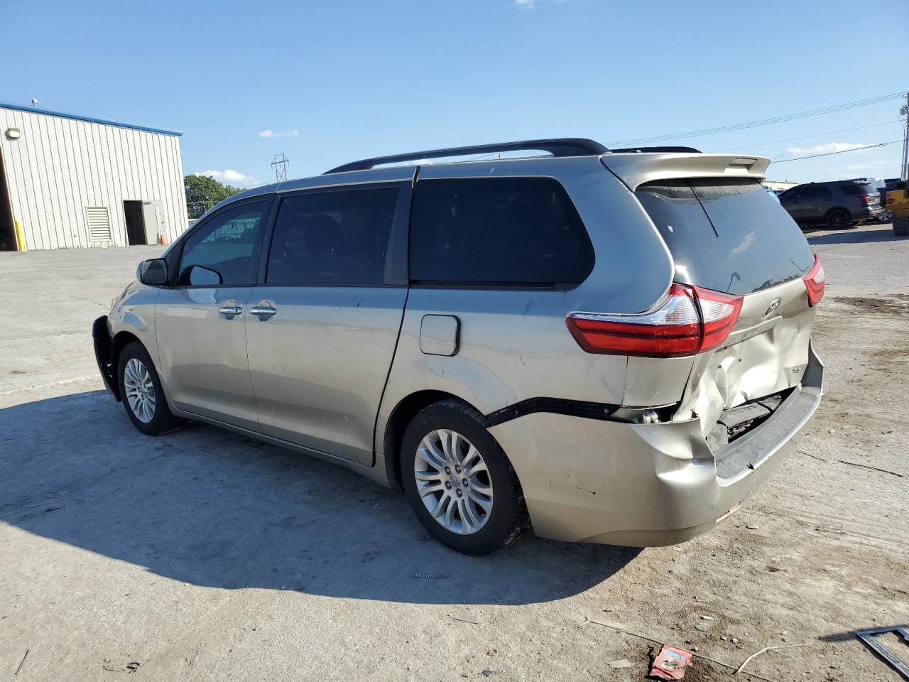 TOYOTA SIENNA XLE