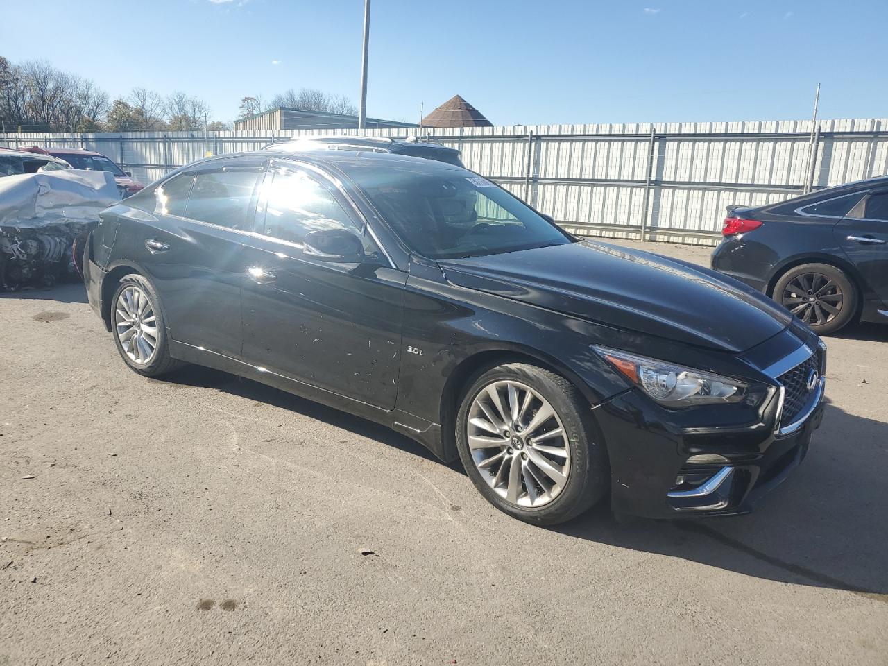 INFINITI Q50 LUXE