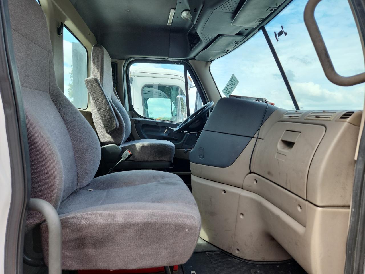 Lot #3264427434 2018 FREIGHTLINER CASCADIA 1