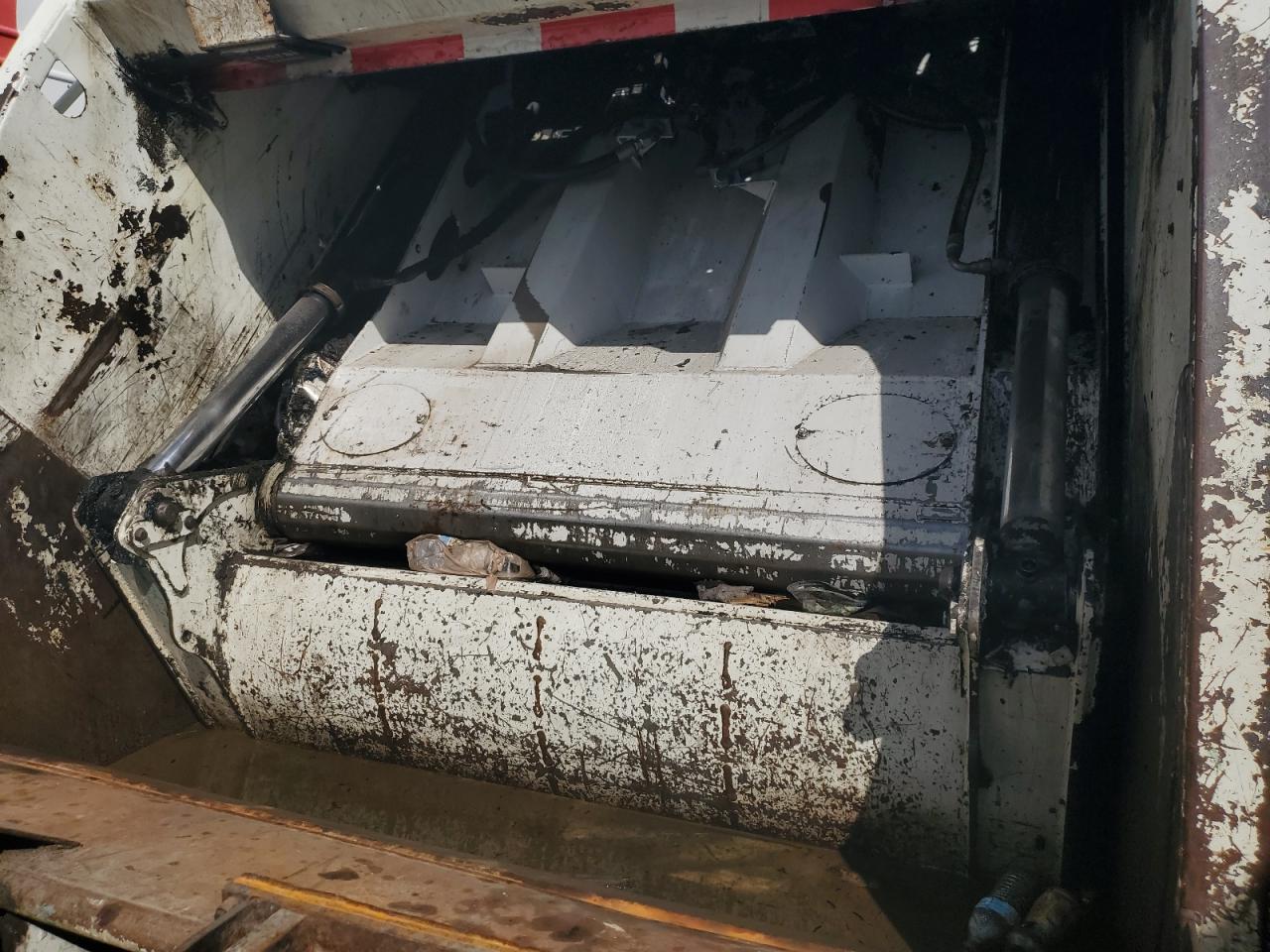 Lot #3315998089 2015 MACK 600 LEU600