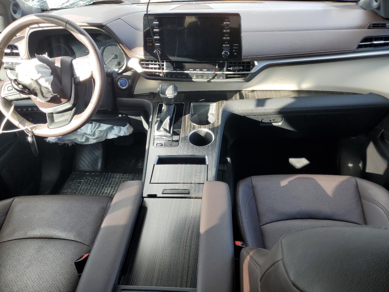 TOYOTA SIENNA LIMITED