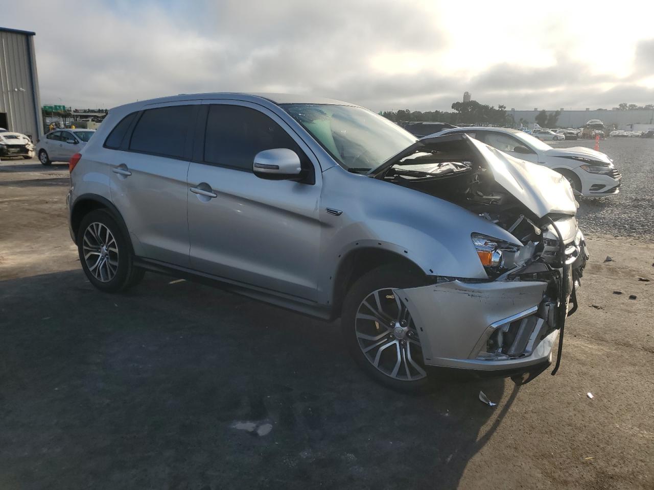 MITSUBISHI OUTLANDER ES