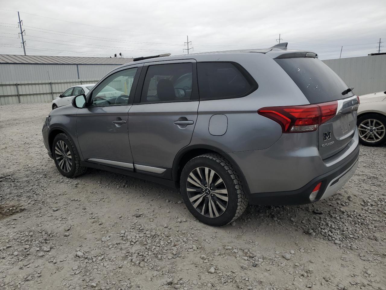 MITSUBISHI OUTLANDER SE