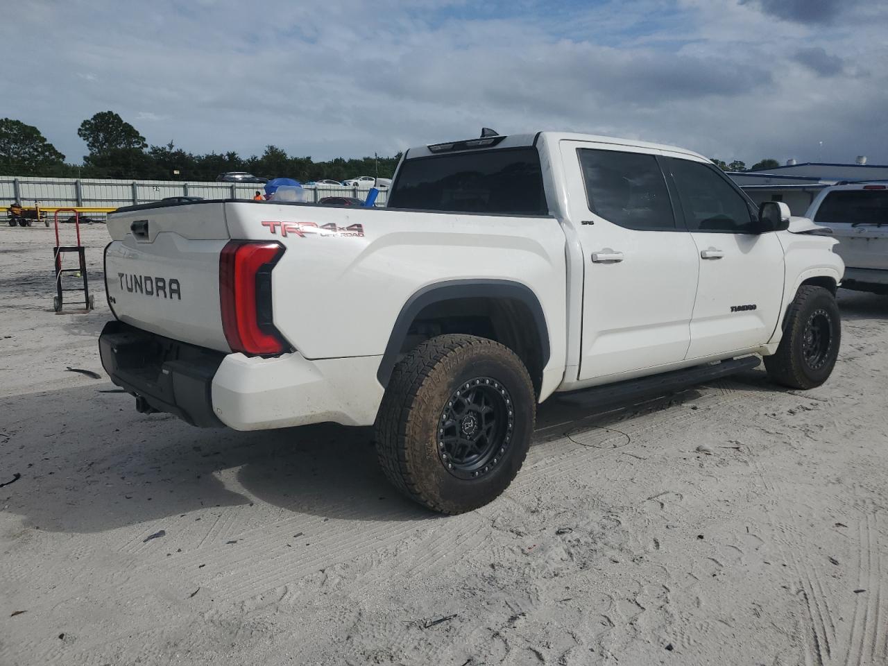 TOYOTA TUNDRA CREWMAX SR