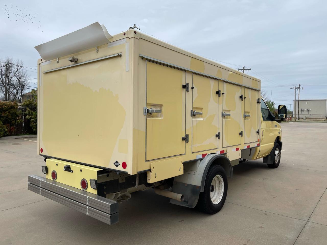 FORD ECONOLINE E450 SUPER DUTY CUTAWAY VAN