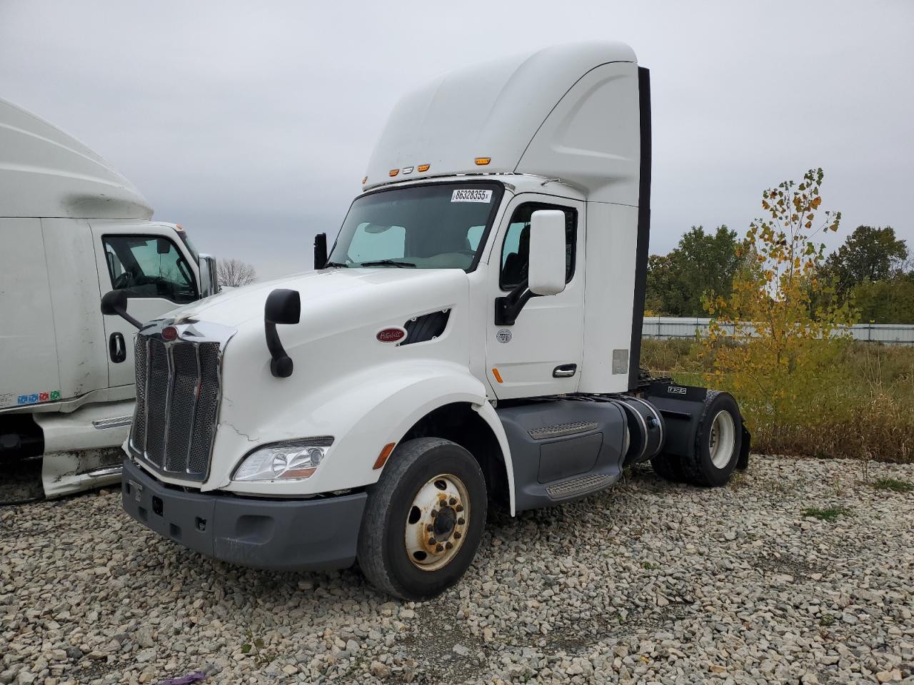 Lot #3278977032 2019 PETERBILT 579