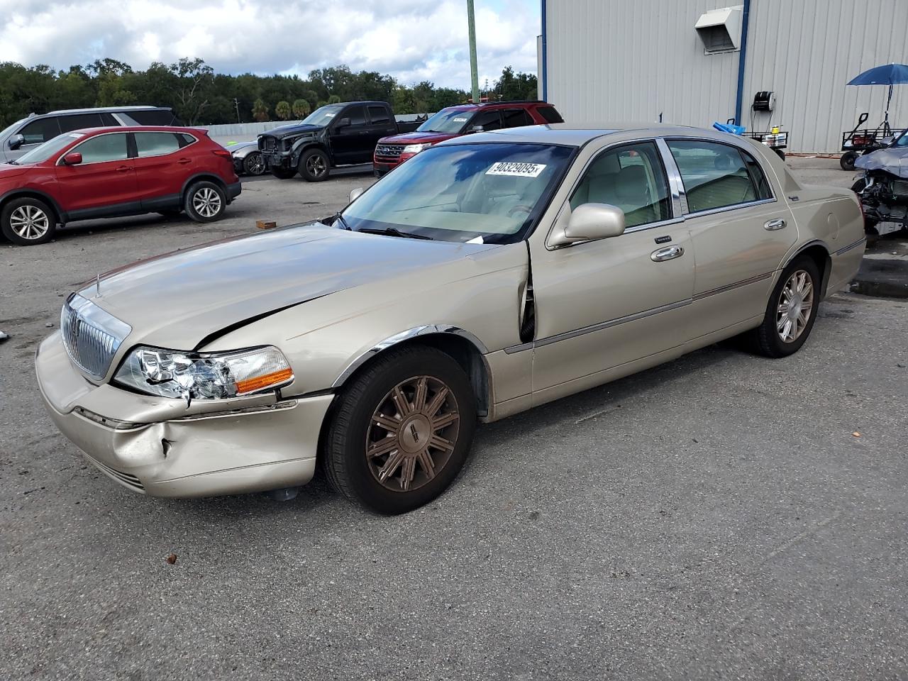 LINCOLN TOWN CAR SIGNATURE LIMITED