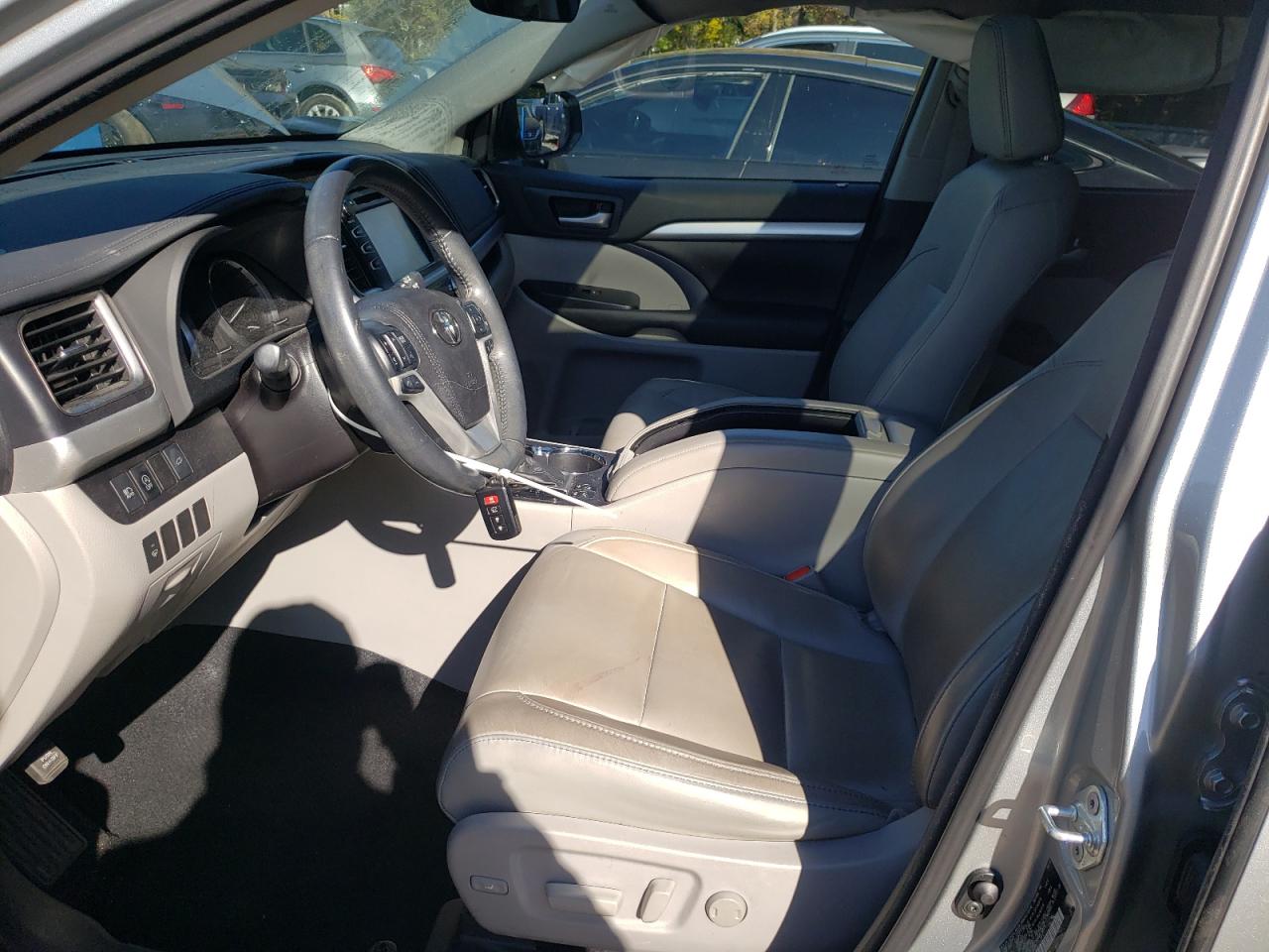 TOYOTA HIGHLANDER SE