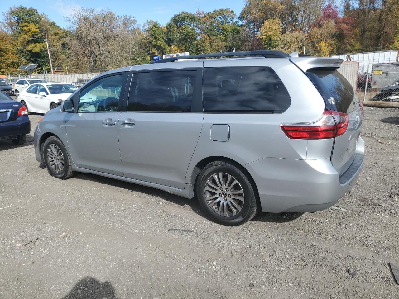 TOYOTA SIENNA XLE