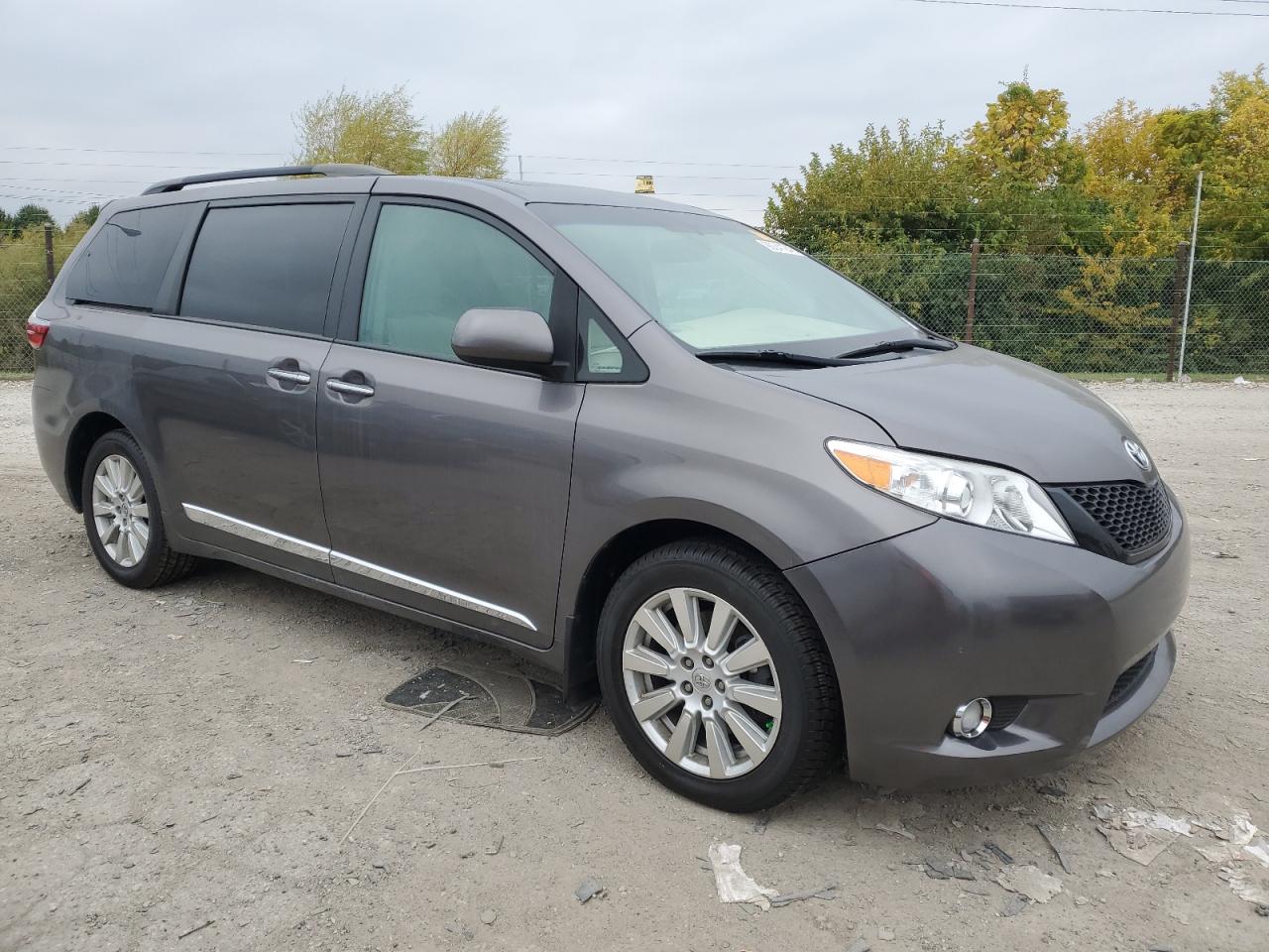 TOYOTA SIENNA XLE