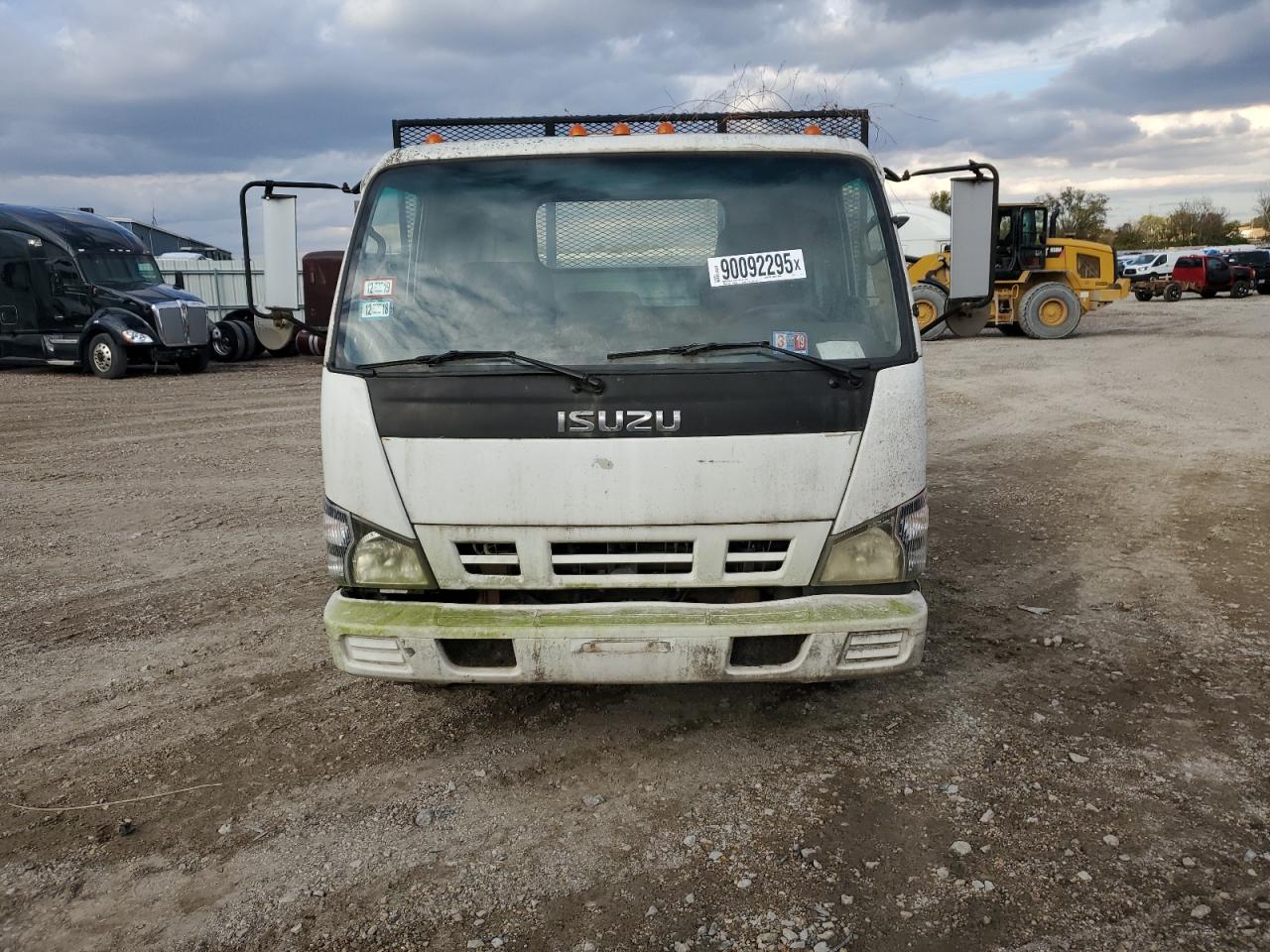 Lot #3285637321 2007 ISUZU NPR