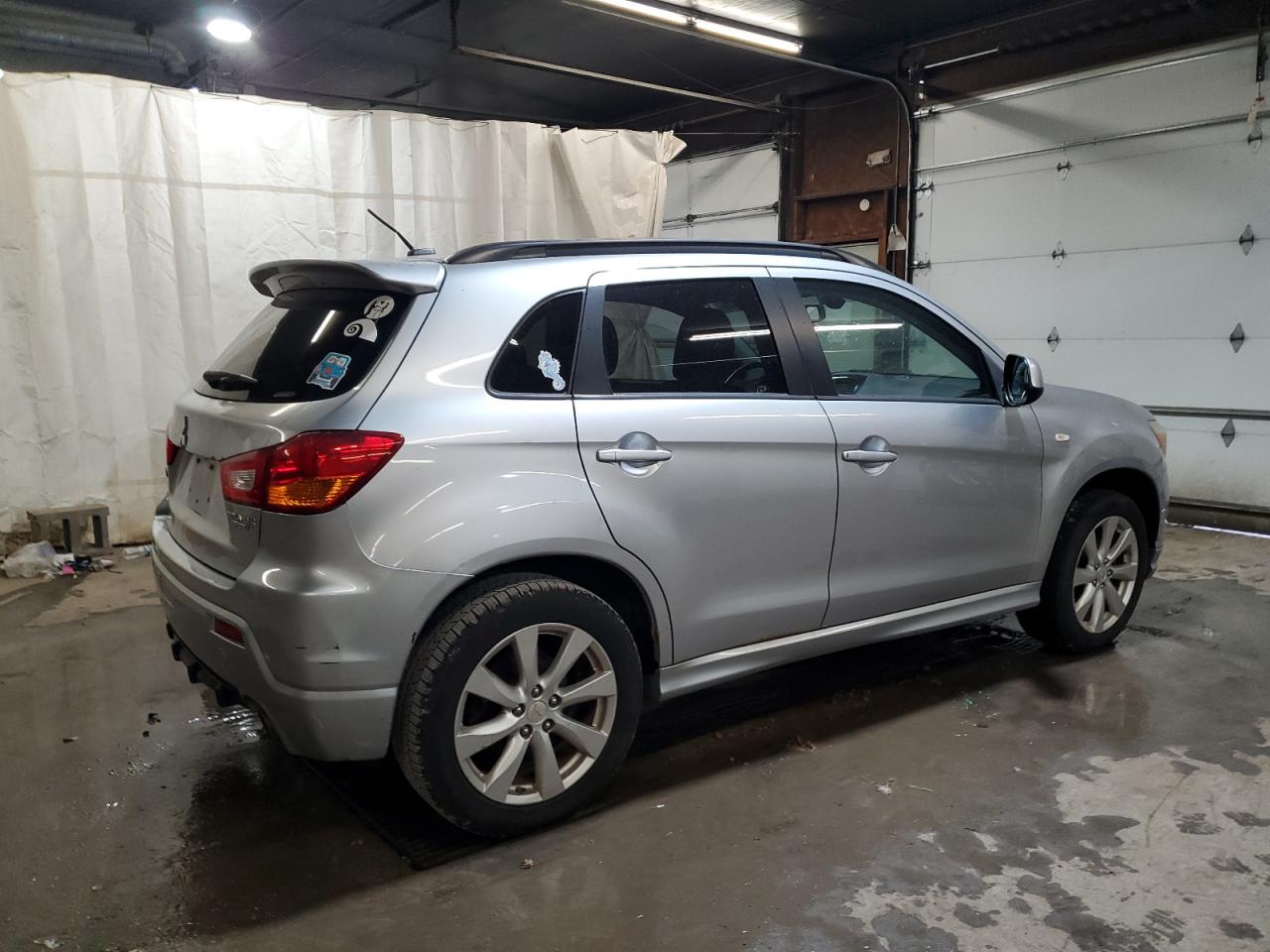 MITSUBISHI OUTLANDER SE
