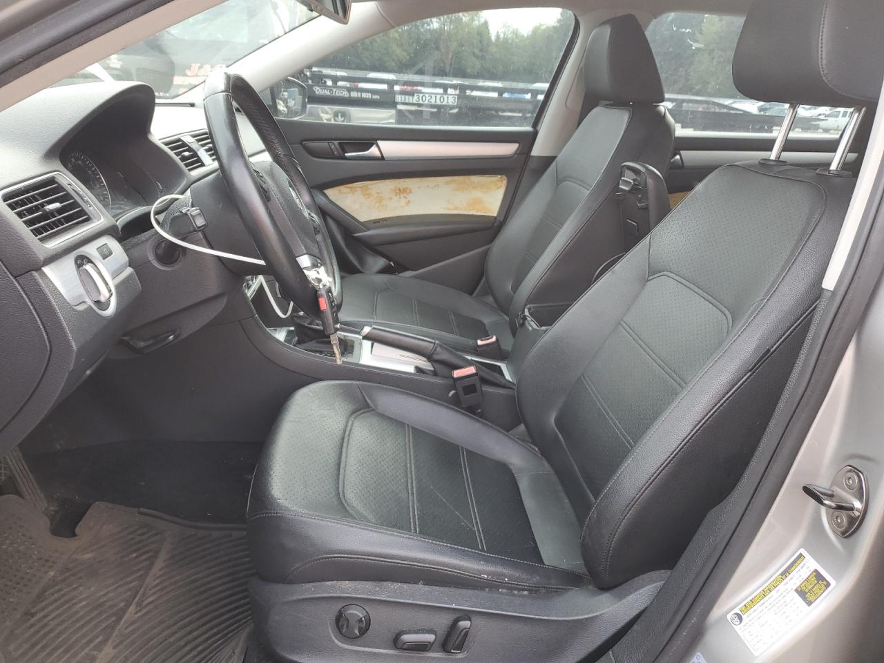 VOLKSWAGEN PASSAT SE