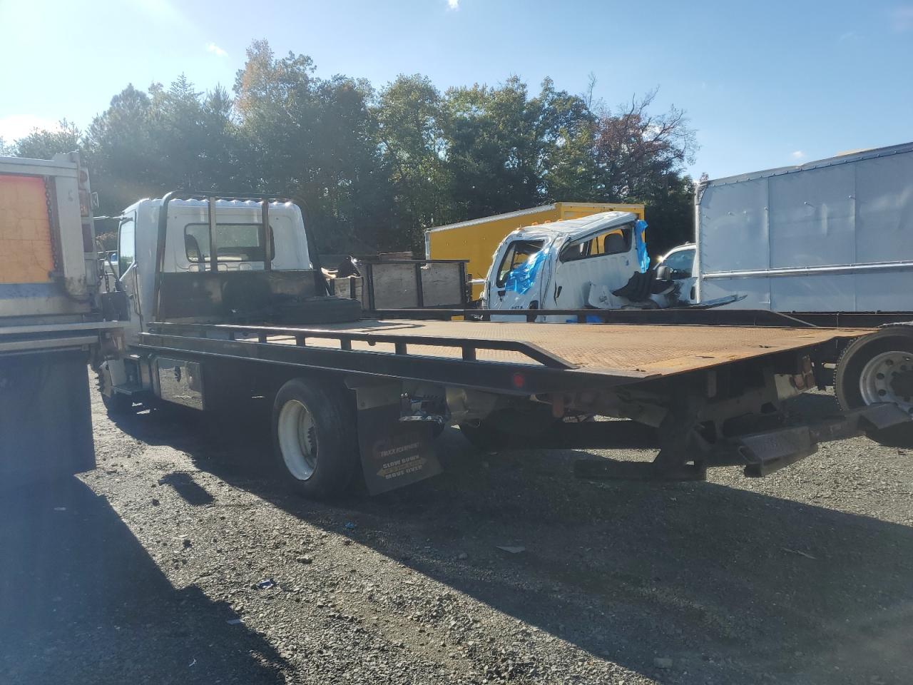 Lot #3279504245 2023 HINO HINO L6