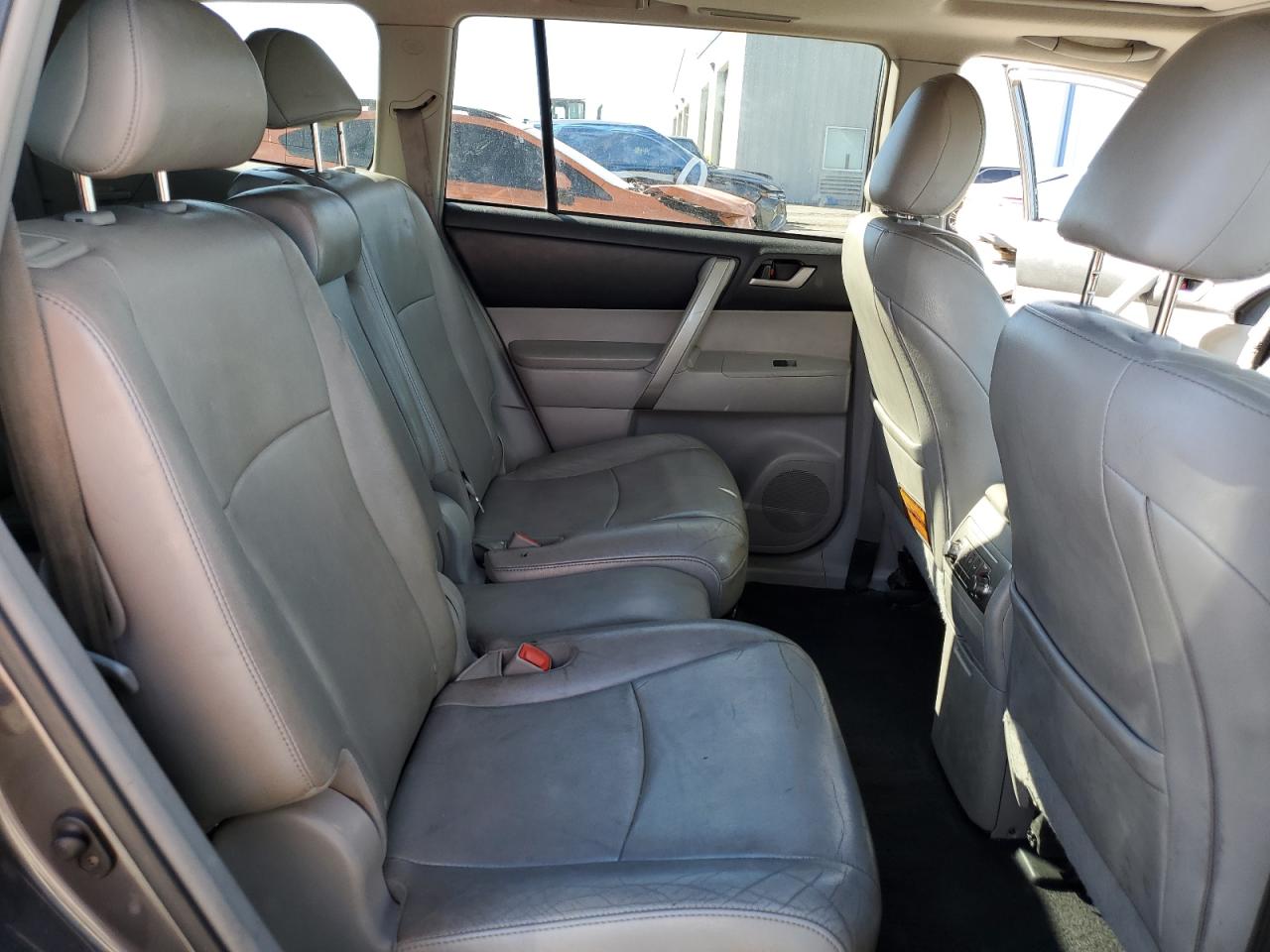 TOYOTA HIGHLANDER BASE