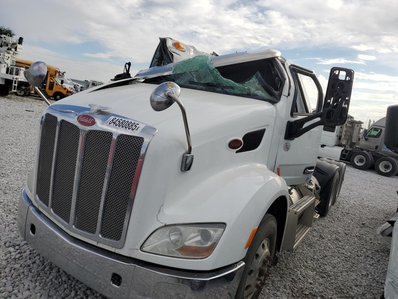 Lot #3274720805 2018 PETERBILT TRACTOR 579