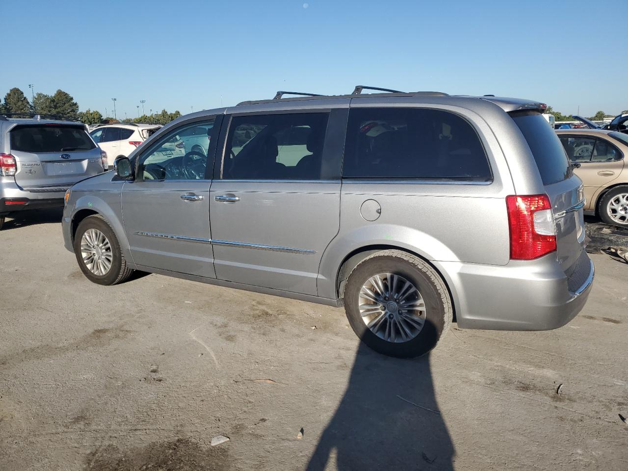 CHRYSLER TOWN & COUNTRY TOURING L