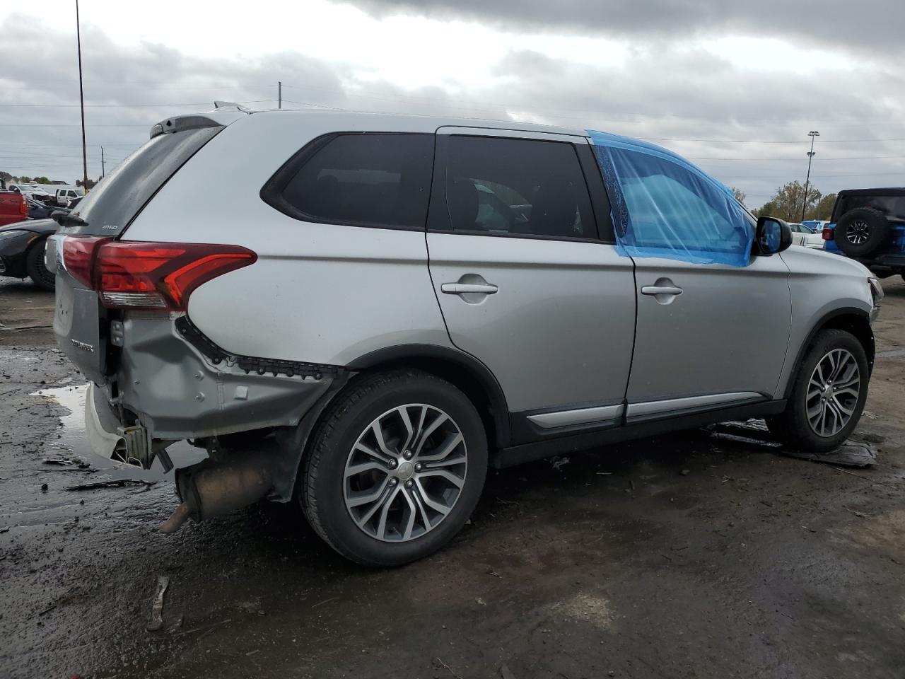 MITSUBISHI OUTLANDER SE