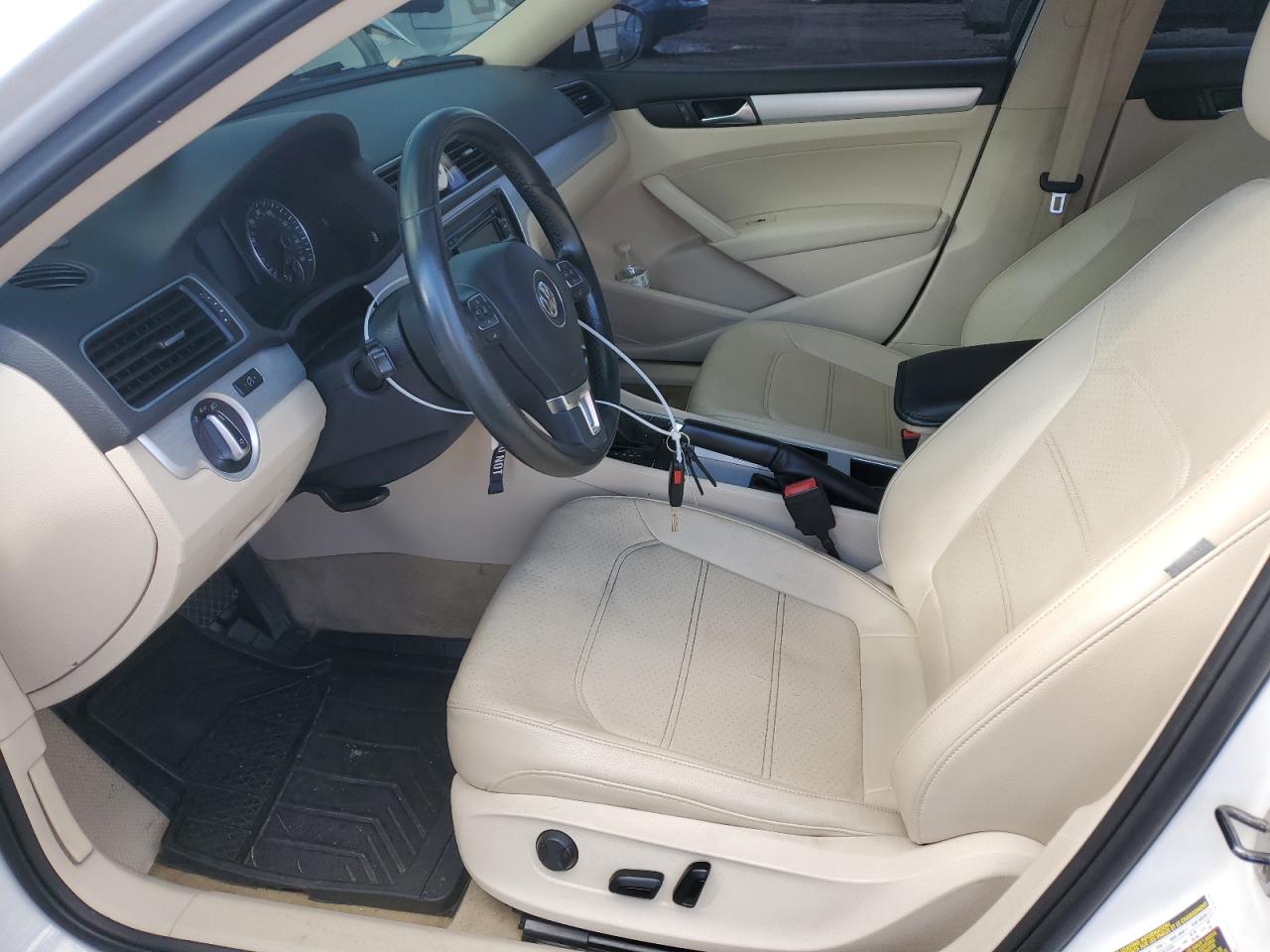 VOLKSWAGEN PASSAT SE