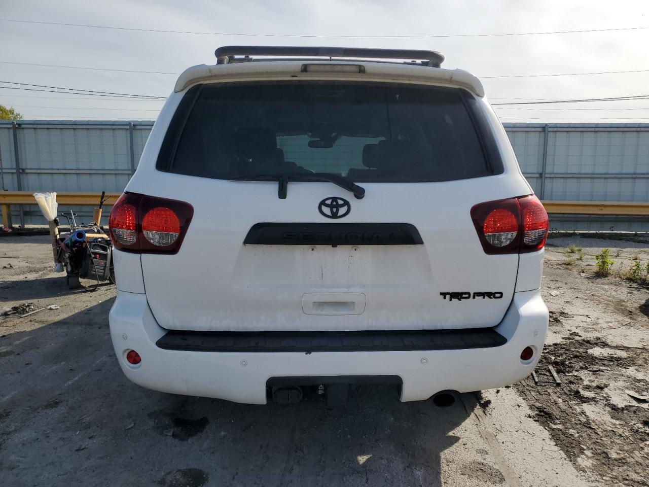 TOYOTA SEQUOIA SR5