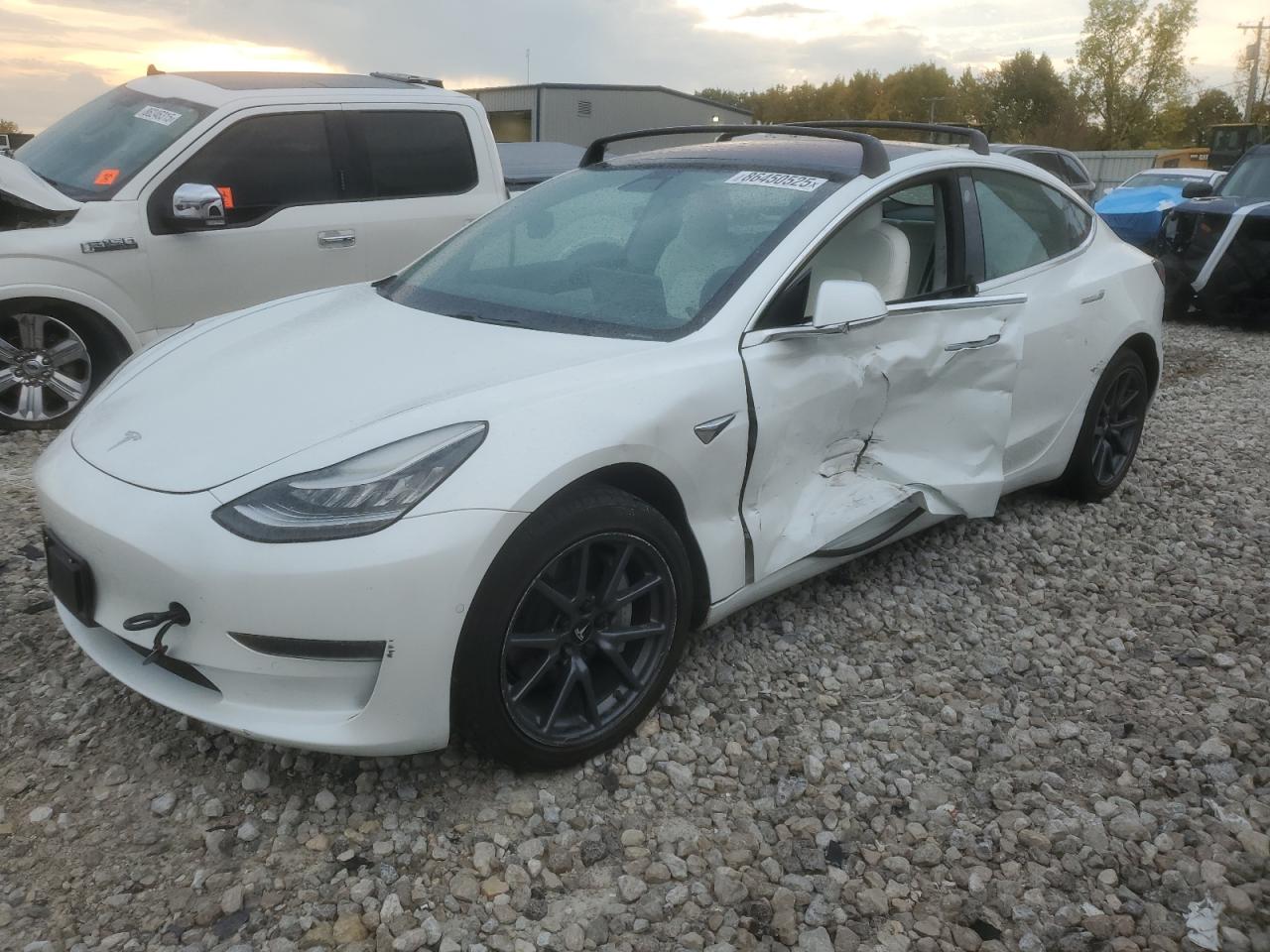 TESLA MODEL 3